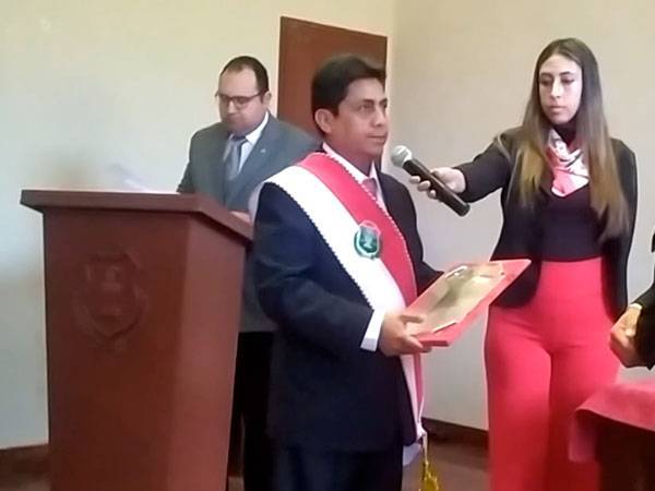 Jesús Gira Posesión