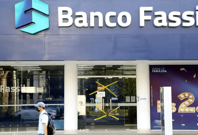 Banco Fassil, El Deber