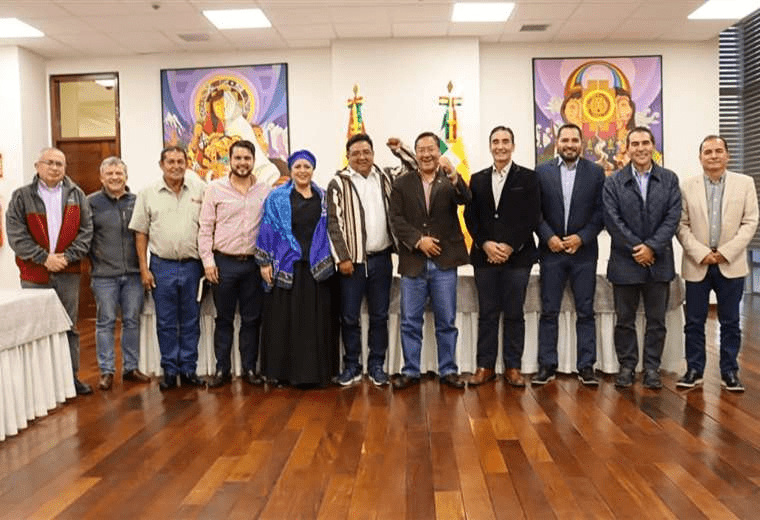 Arce se reúne con la CAO, El Deber