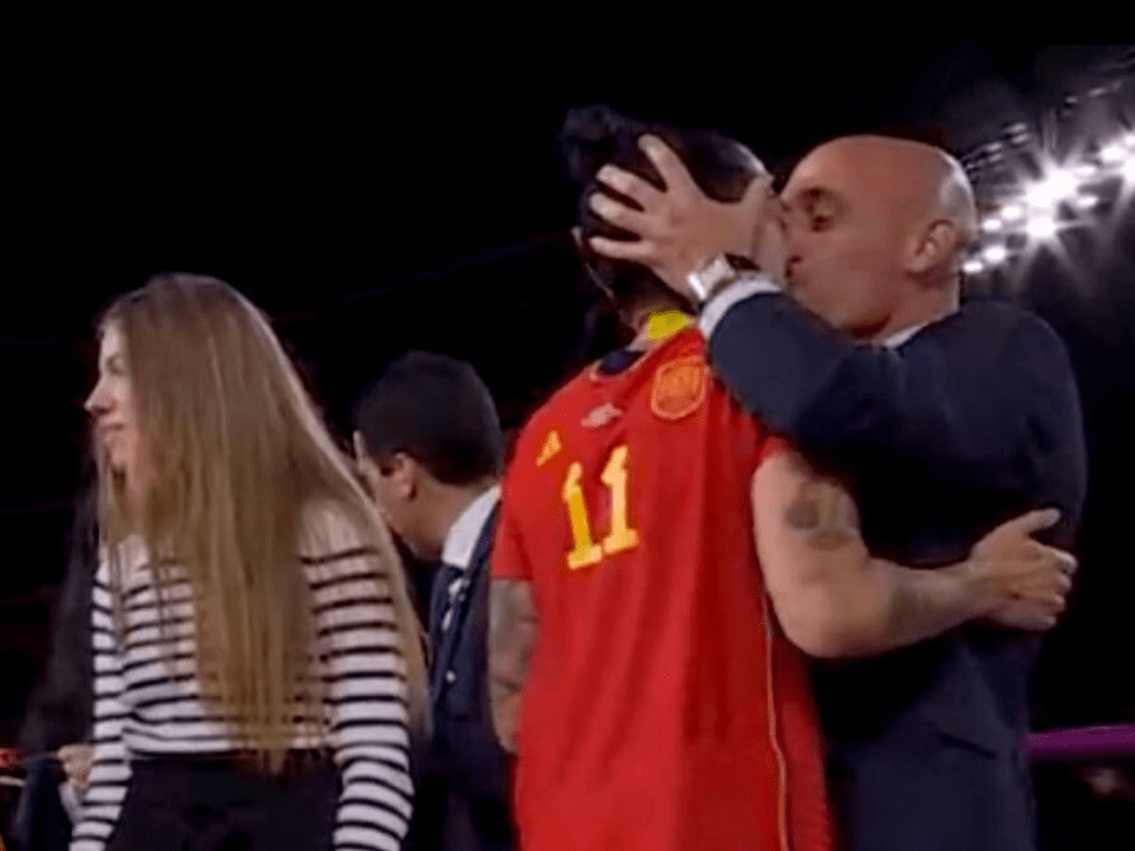 Beso Rubiales, El Confidencial
