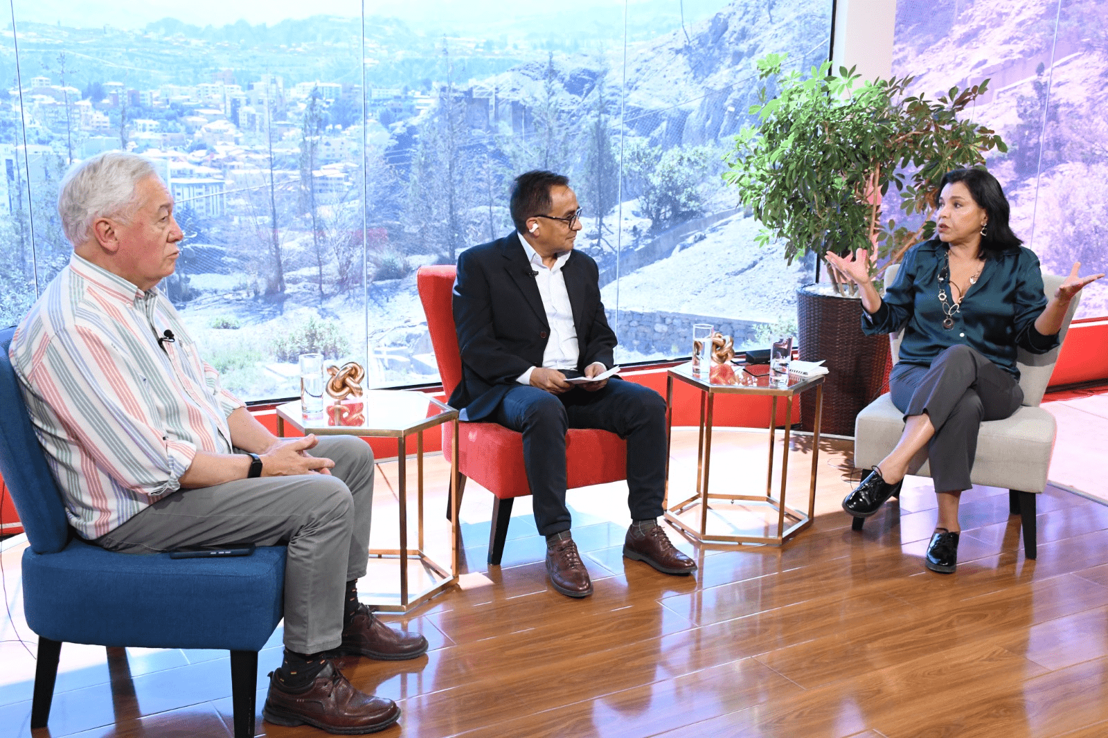 Economistas en el set de Piedra, Papel y Tinta.