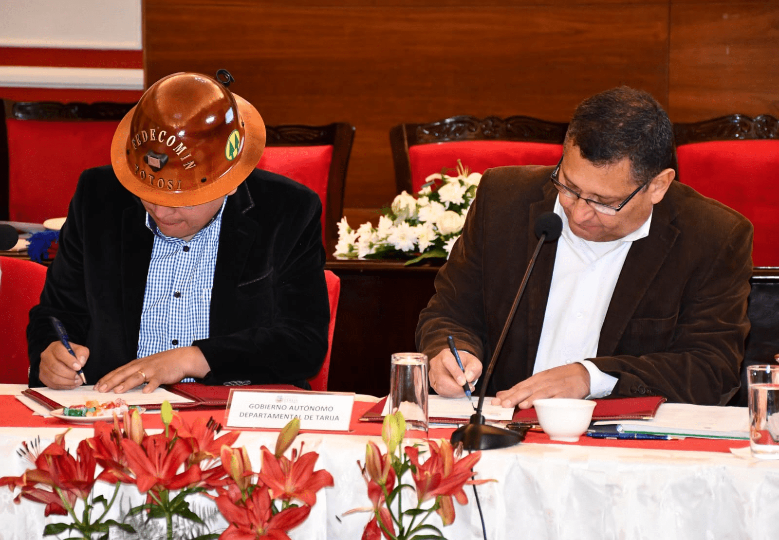 Firma Gobernadores Potosí y Tarija