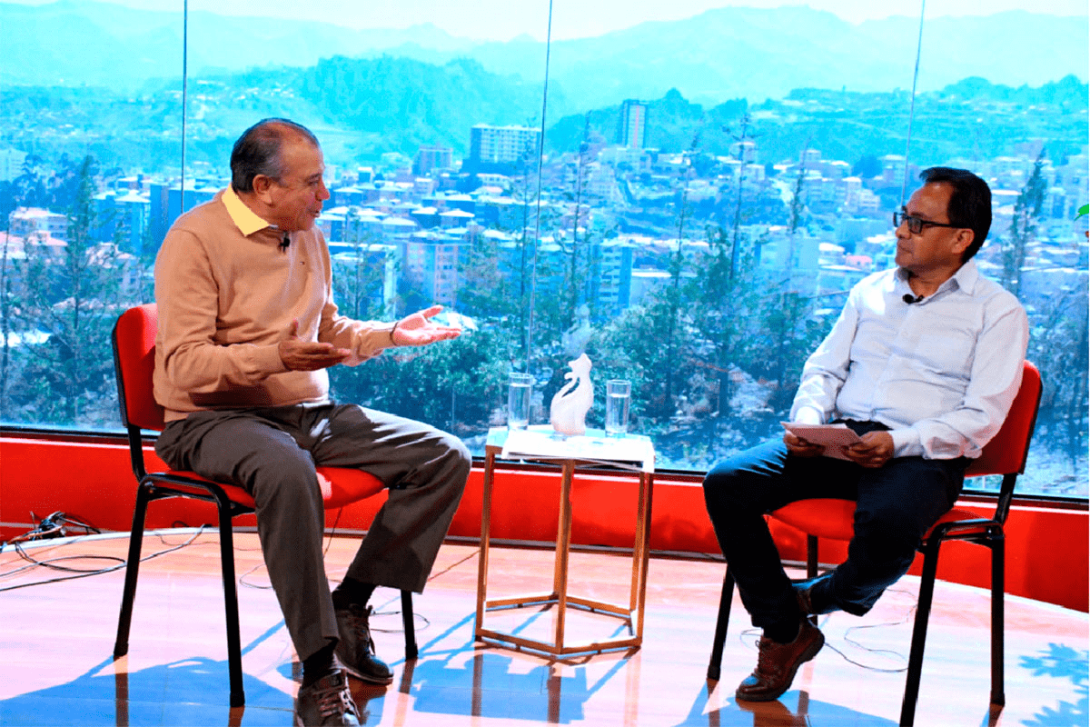 Saúl Lara asistió a Piedra, Papel y Tinta, de La Razón, al panel con Antonio Dalence