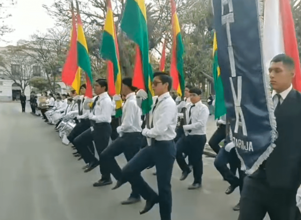 Bicentenario frente a la Gobernación